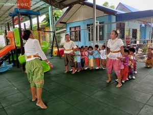 วันที่ 4 กรกฎาคม 2566 โครงการภูมิปัญญาท้องถิ่นไทยร่วมใจพัฒนาเด็กเล็ก กิจกรรม การละเล่นไทย ศูนย์พัฒนาเด็กเล็กบ้านตะปัน-รังกาสามัคคี