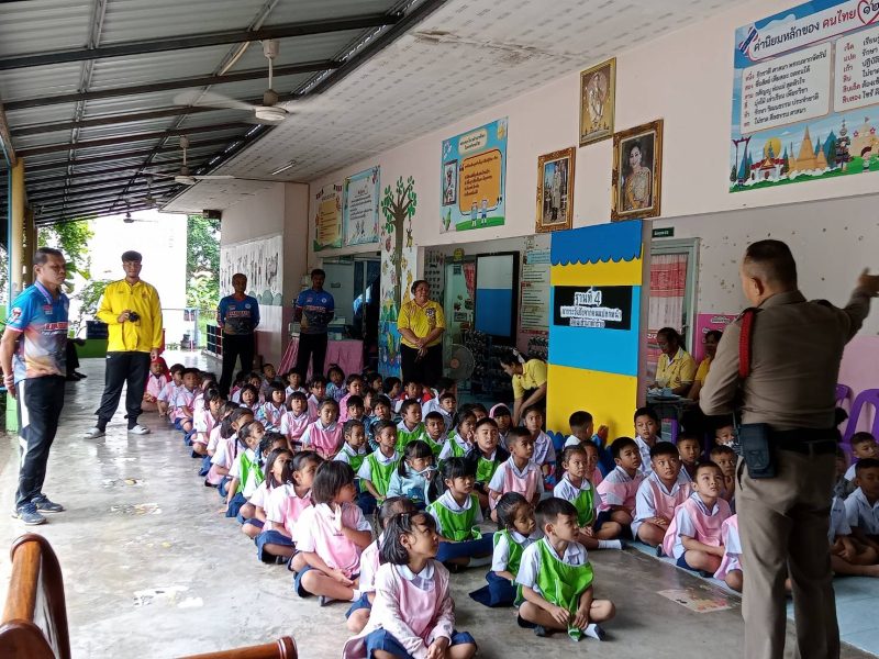 วันอังคารที่ 16 กรกฎาคม 2567  โรงเรียนบ้านพุทราร่วมกับสายตรวจตำบลรังกาใหญ่ และงานป้องกันเทศบาลตำบลรังกาใหญ่ ได้จัดโครงการส่งเสริมทักษะการป้องกันในเด็กปฐมวัย หนี ซ่อน สู้ เพื่อให้ครูและเด็กได้รับความรู้วิธีเผชิญเหตุ ถ้ามีคนแปลกหน้าหรือประสงค์ร้ายเข้ามาในโรงเรียน จึงได้มีการซ้อม และให้ความรู้เพื่อป้องกันตนเอง และรู้จัดแนวปฏิบัติในการเผชิญเหตุดังกล่าว.. ณ โรงเรียนบ้านพุทรา